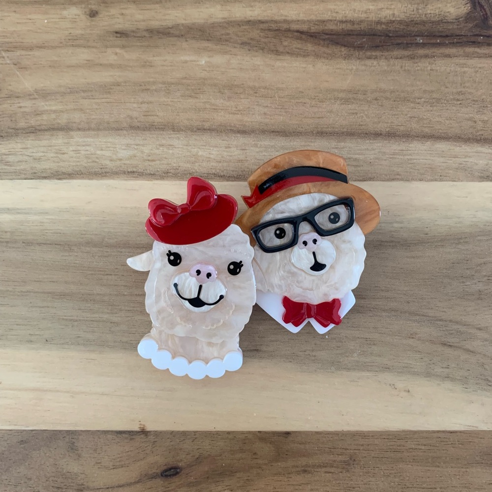 Erstwilder The Enamoured Alpacas animal pin NWOT